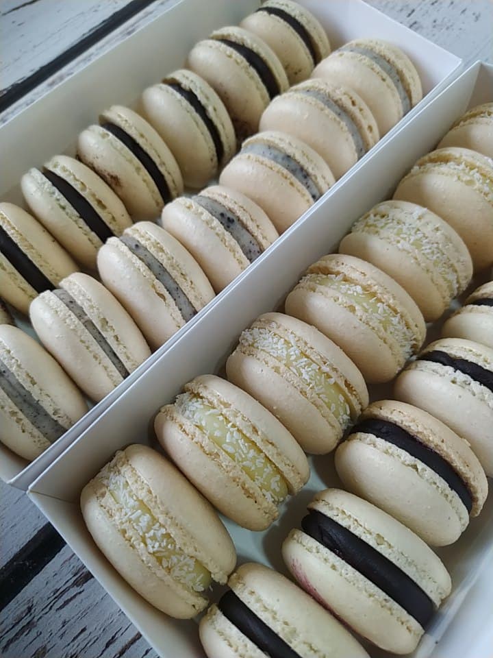 Macarons x12